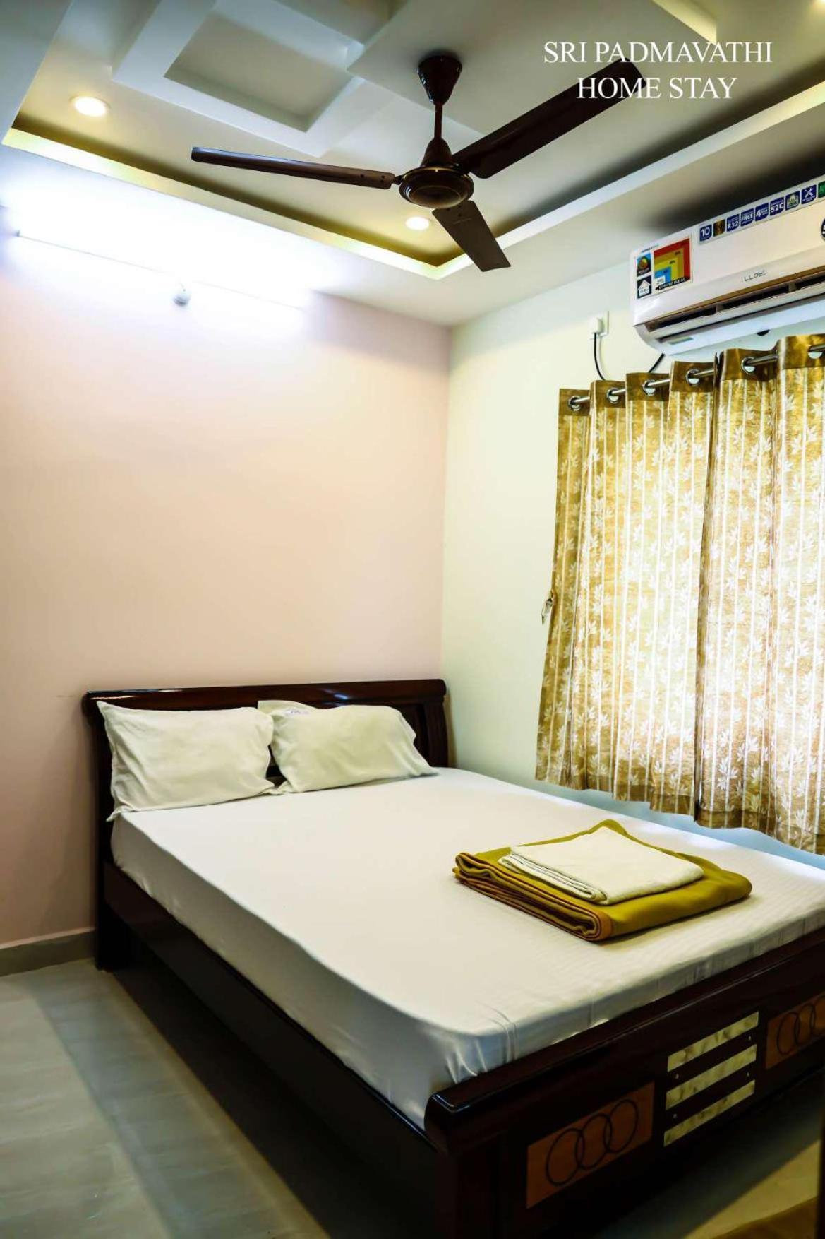 Padmavathi Homestay Tirupati Zewnętrze zdjęcie