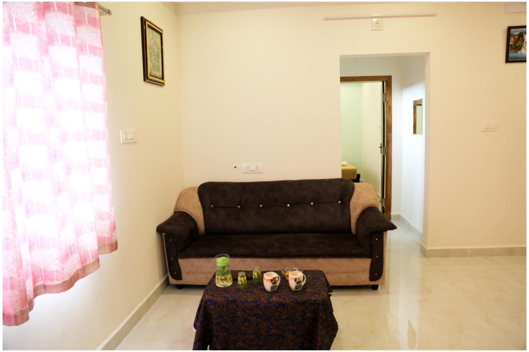 Padmavathi Homestay Tirupati Zewnętrze zdjęcie