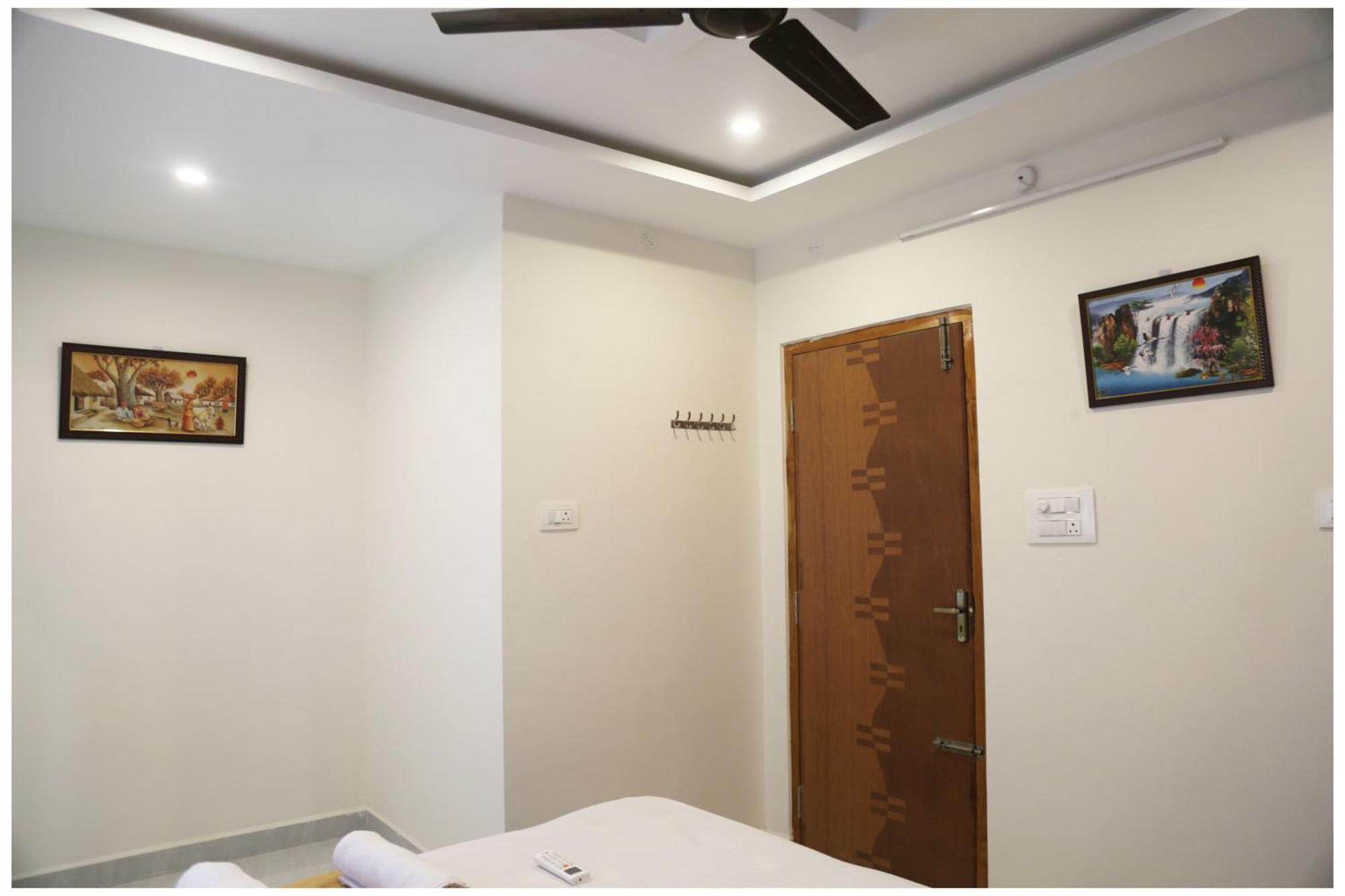 Padmavathi Homestay Tirupati Zewnętrze zdjęcie